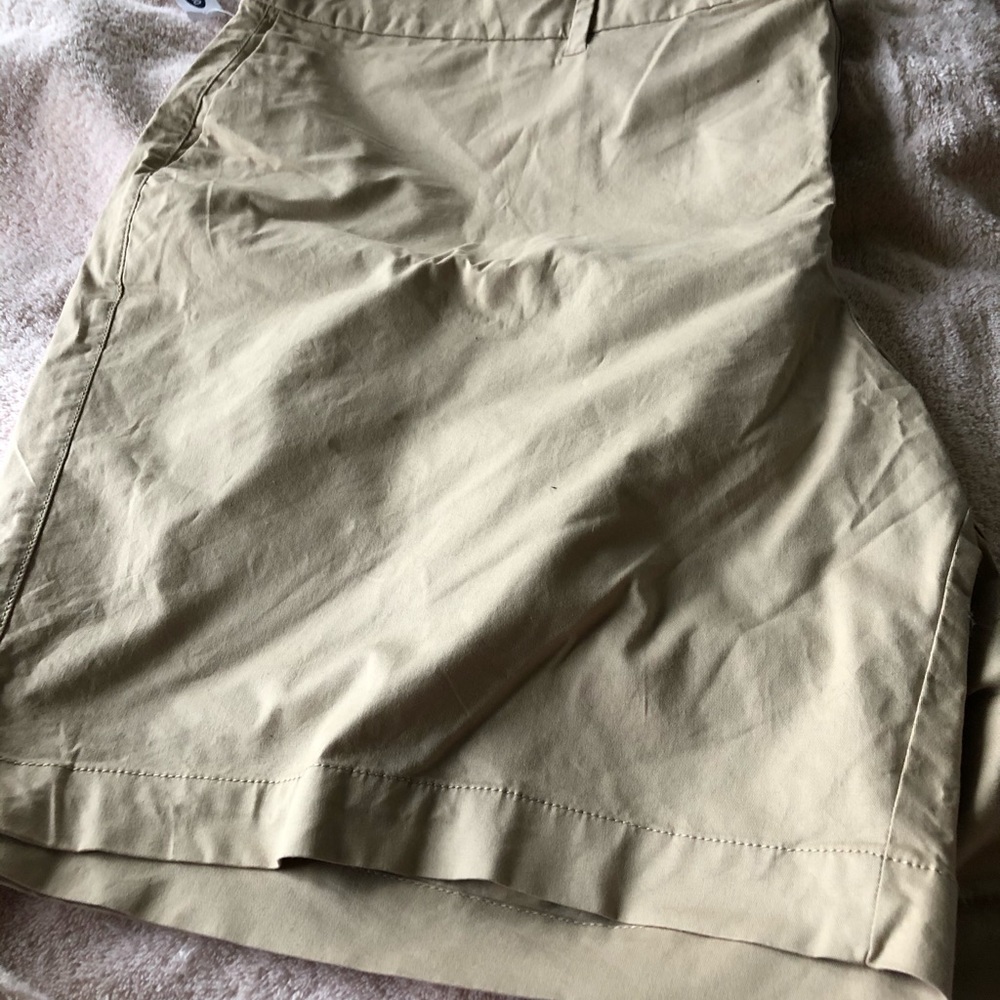 NWT Old Navy flat front khaki shorts
